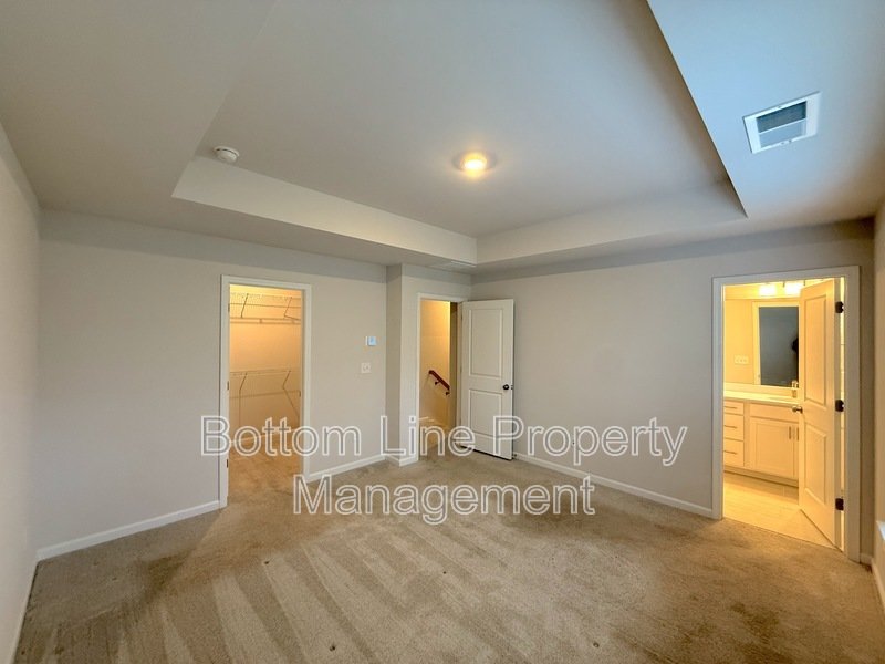 Charming 4 Bedroom 3.5 Bathroom Town House For Rent property image