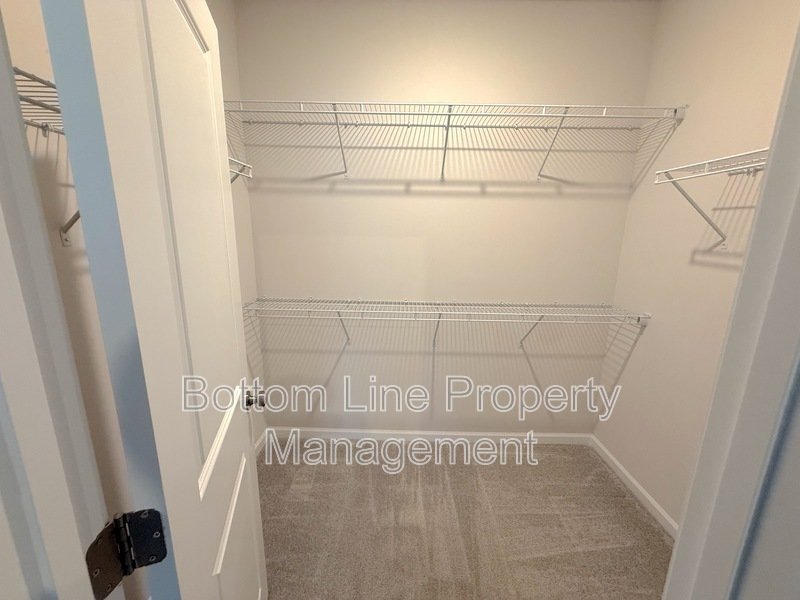 Charming 4 Bedroom 3.5 Bathroom Town House For Rent property image