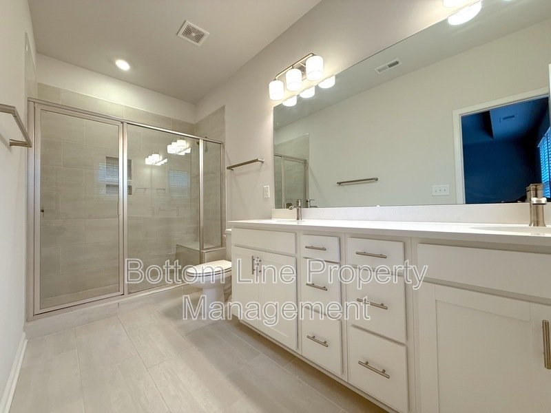 Charming 4 Bedroom 3.5 Bathroom Town House For Rent property image