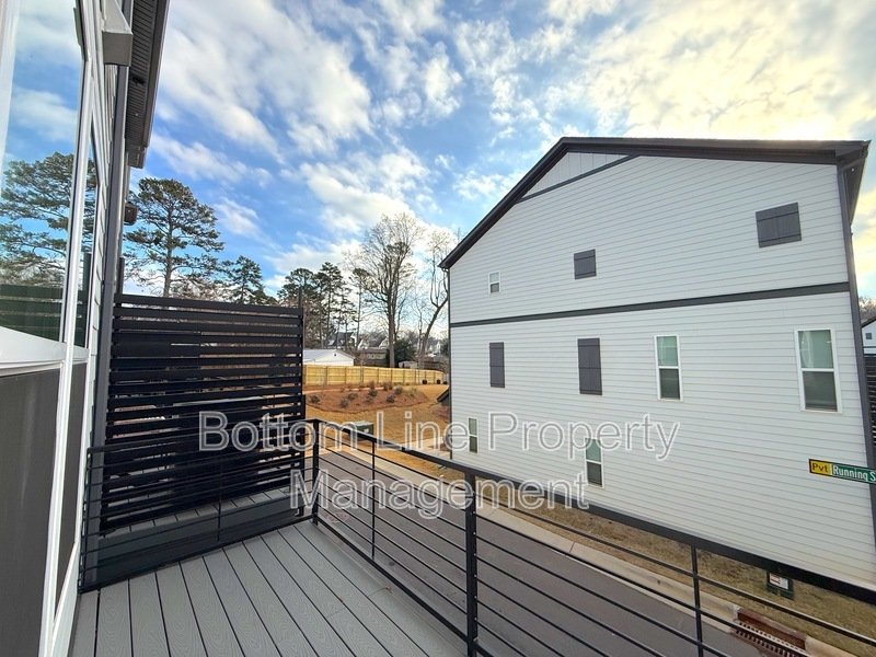 Charming 4 Bedroom 3.5 Bathroom Town House For Rent property image
