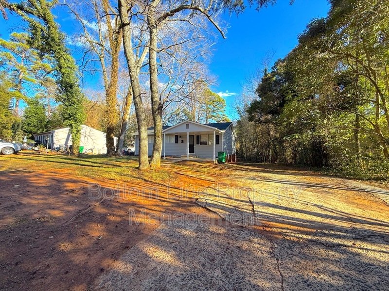 Location Location! 3 bedrooms & 1 bath close to Wilkinson & 85 property image