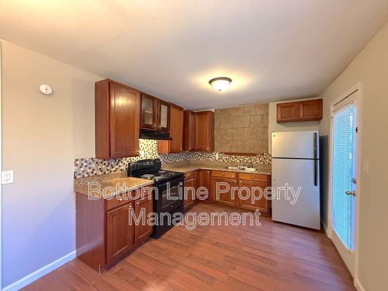 Location Location! 3 bedrooms & 1 bath close to Wilkinson & 85 property image