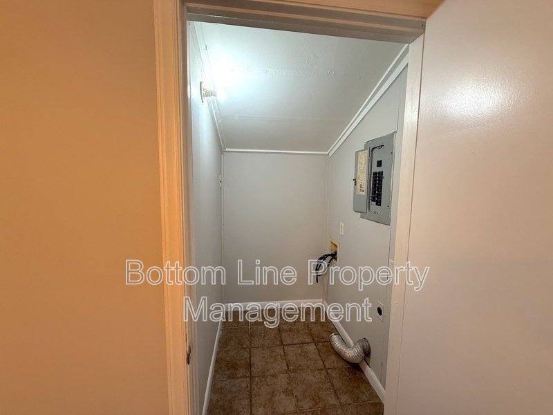 Location Location! 3 bedrooms & 1 bath close to Wilkinson & 85 property image