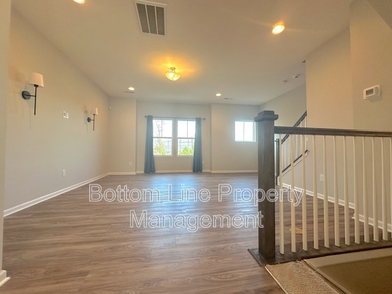 Stunning 3 Bed 2.5 Bath Townhome For Rent!!!! property image