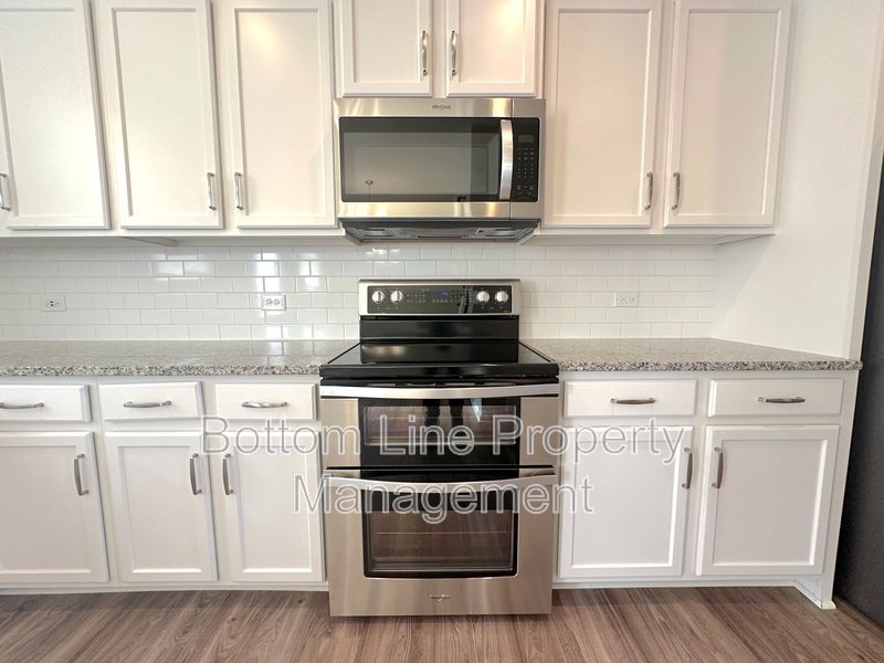 Stunning 3 Bed 2.5 Bath Townhome For Rent!!!! property image