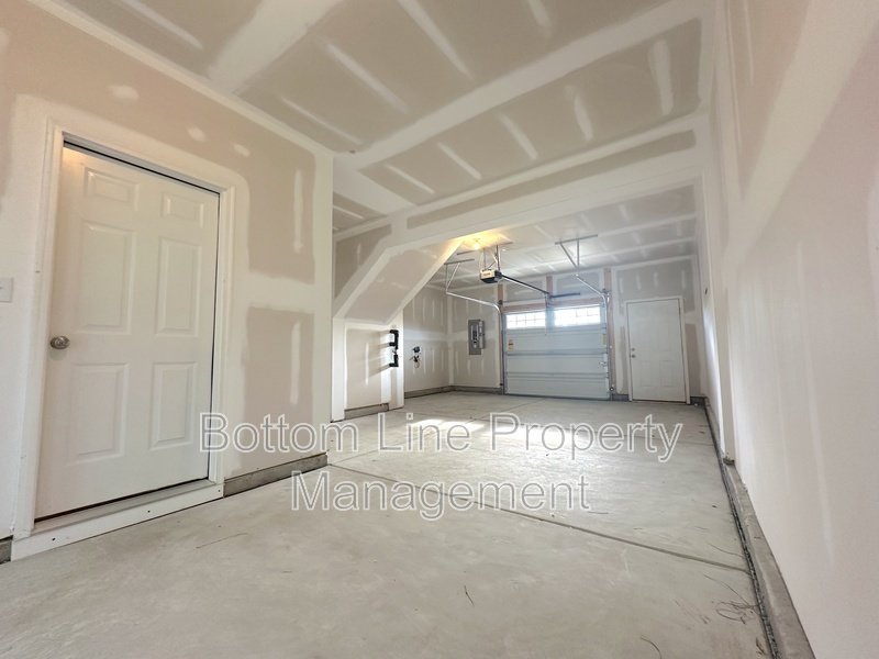 Stunning 3 Bed 2.5 Bath Townhome For Rent!!!! property image