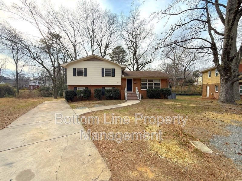 Spacious Split-Level Single-Family property image