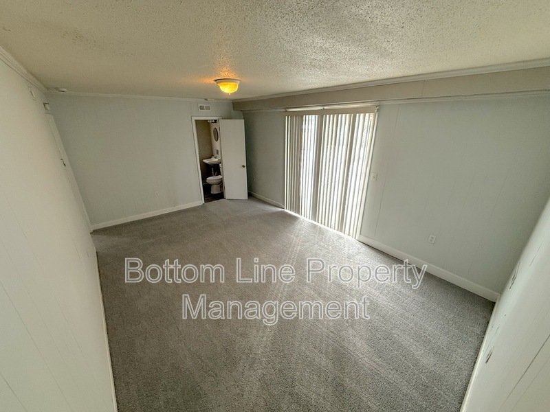 Spacious Split-Level Single-Family property image