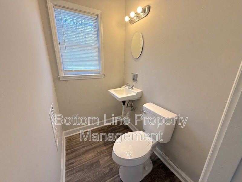 Spacious Split-Level Single-Family property image