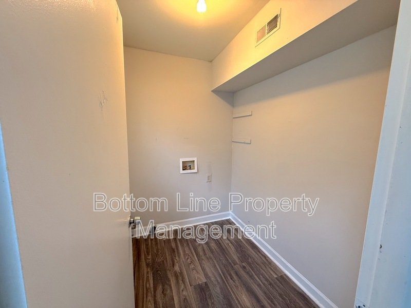 Spacious Split-Level Single-Family property image