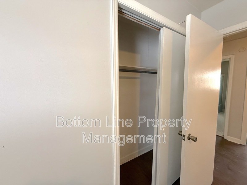 Spacious Split-Level Single-Family property image