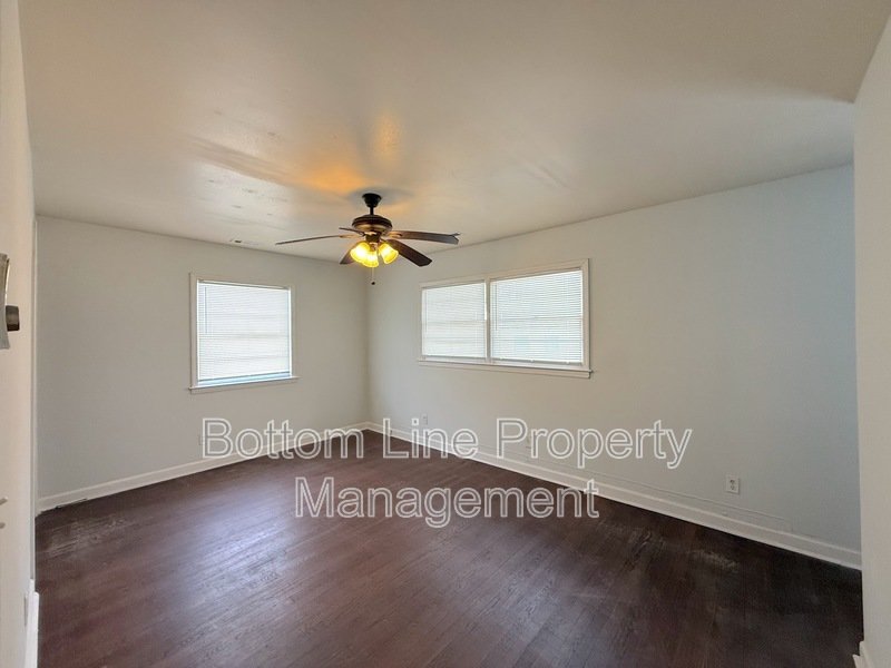 Spacious Split-Level Single-Family property image