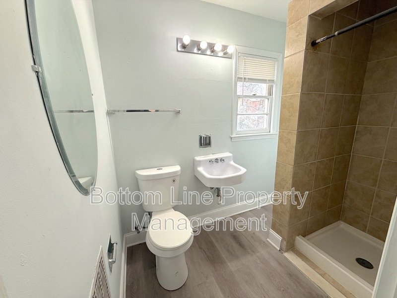 Spacious Split-Level Single-Family property image