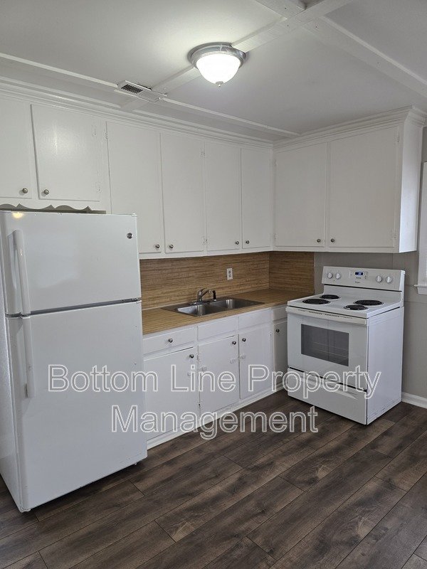 Cozy 2 bedroom 2 bathroom available now property image