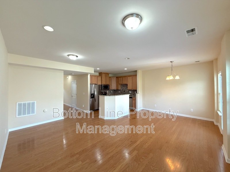 Beautiful 3 Bedroom 2.5 Bathroom Unit For Rent!!!! property image