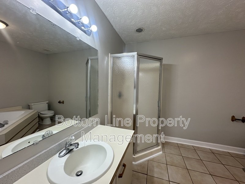 🏡 Charming 2BR/2BA Condo in Fayetteville – Available Now! property image