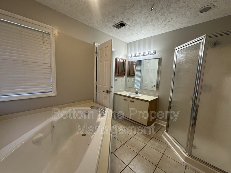 🏡 Charming 2BR/2BA Condo in Fayetteville – Available Now! property image