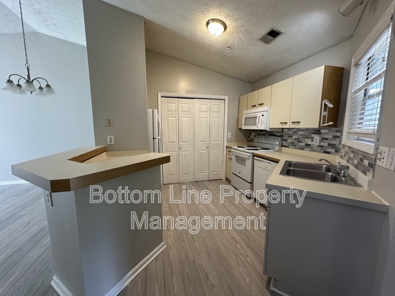 🏡 Charming 2BR/2BA Condo in Fayetteville – Available Now! property image