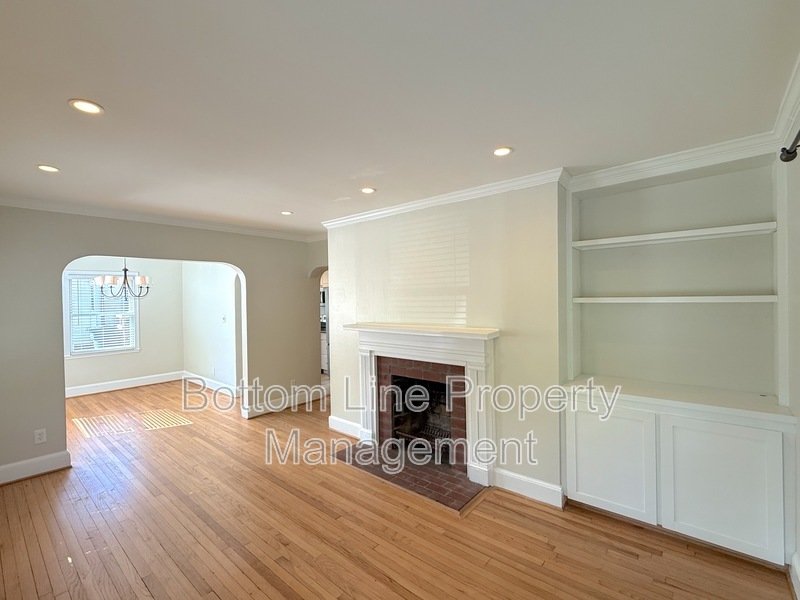 Live comfortably in Plaza Midwood! property image