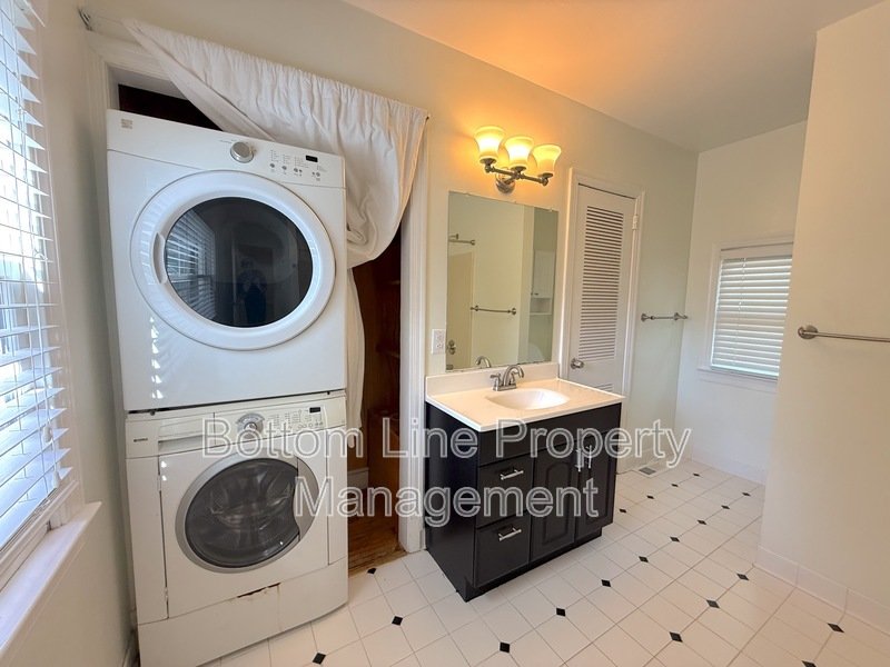 Live comfortably in Plaza Midwood! property image