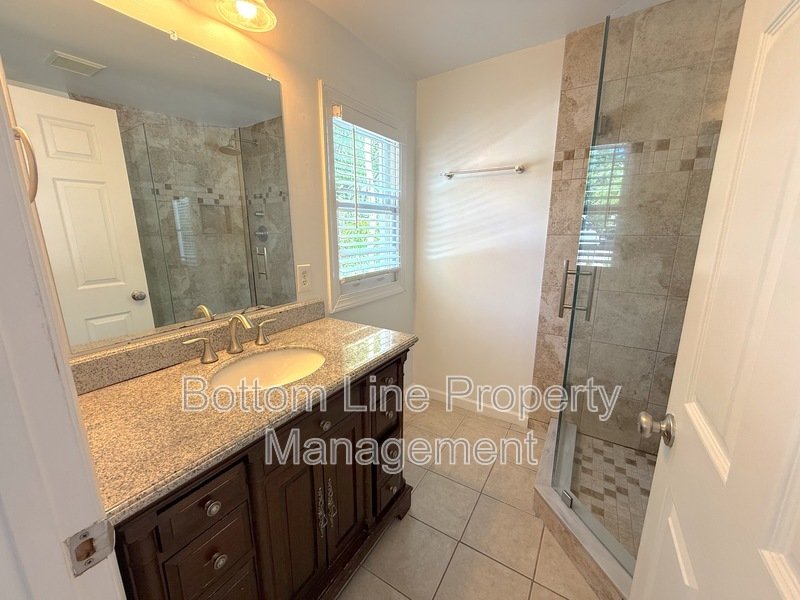 Live comfortably in Plaza Midwood! property image