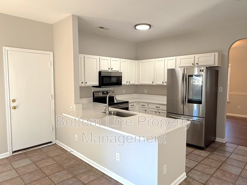 Stunning 4 Bedroom 3 Bathroom SFH For Rent !!!! property image