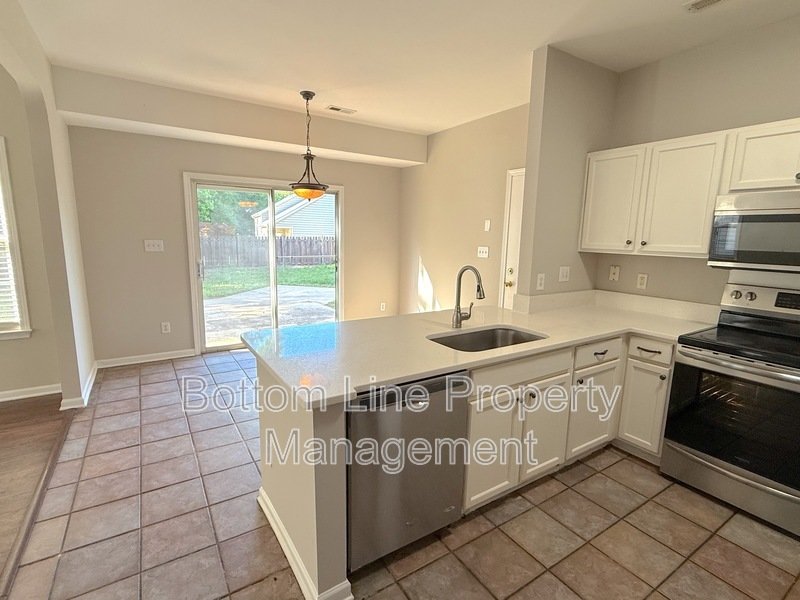 Stunning 4 Bedroom 3 Bathroom SFH For Rent !!!! property image
