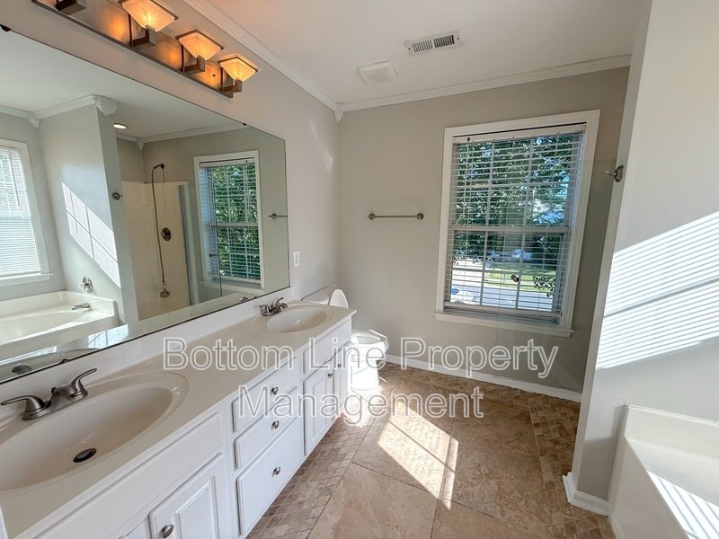 Stunning 4 Bedroom 3 Bathroom SFH For Rent !!!! property image