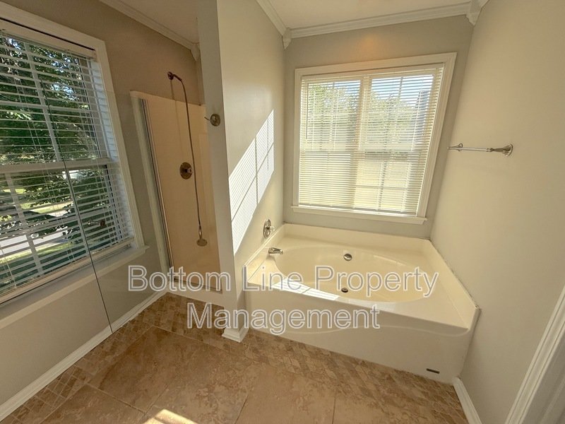 Stunning 4 Bedroom 3 Bathroom SFH For Rent !!!! property image