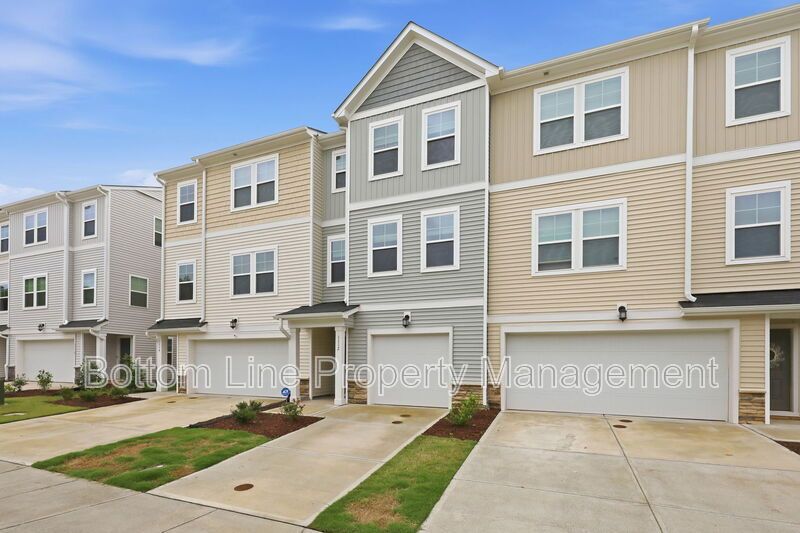 ✨ Beautiful 3BR/2.5BA Townhome w/ 1-Car Garage in Prime Durham Location! ✨ property image