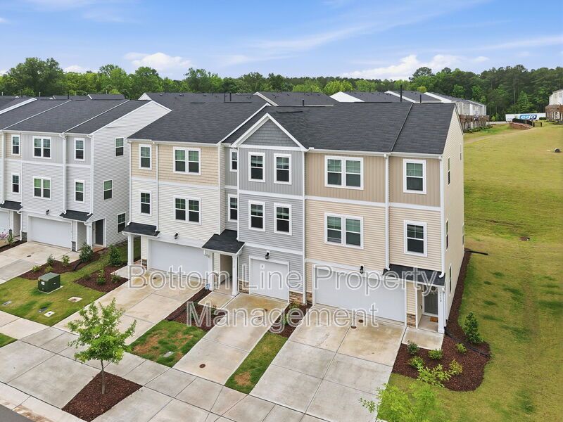 ✨ Beautiful 3BR/2.5BA Townhome w/ 1-Car Garage in Prime Durham Location! ✨ property image