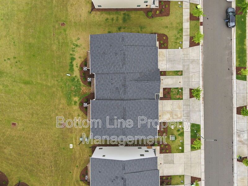 ✨ Beautiful 3BR/2.5BA Townhome w/ 1-Car Garage in Prime Durham Location! ✨ property image