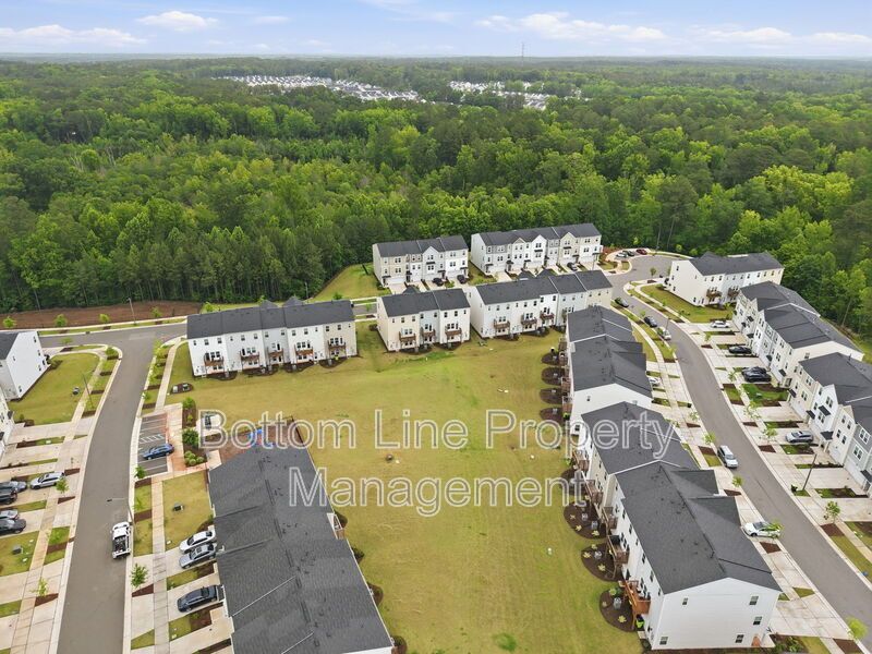 ✨ Beautiful 3BR/2.5BA Townhome w/ 1-Car Garage in Prime Durham Location! ✨ property image