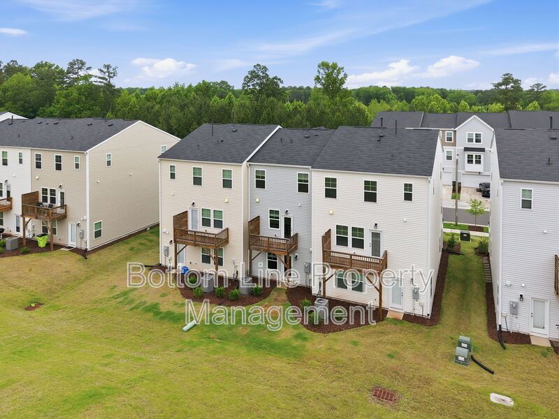 ✨ Beautiful 3BR/2.5BA Townhome w/ 1-Car Garage in Prime Durham Location! ✨ property image