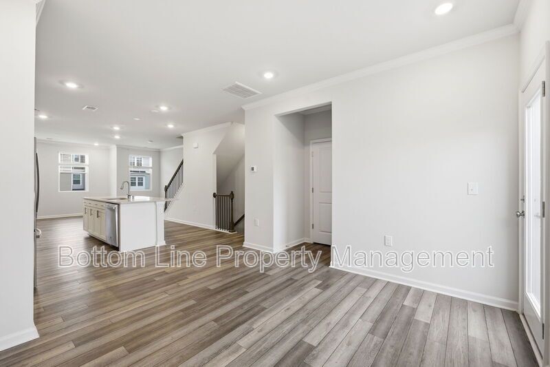 ✨ Beautiful 3BR/2.5BA Townhome w/ 1-Car Garage in Prime Durham Location! ✨ property image