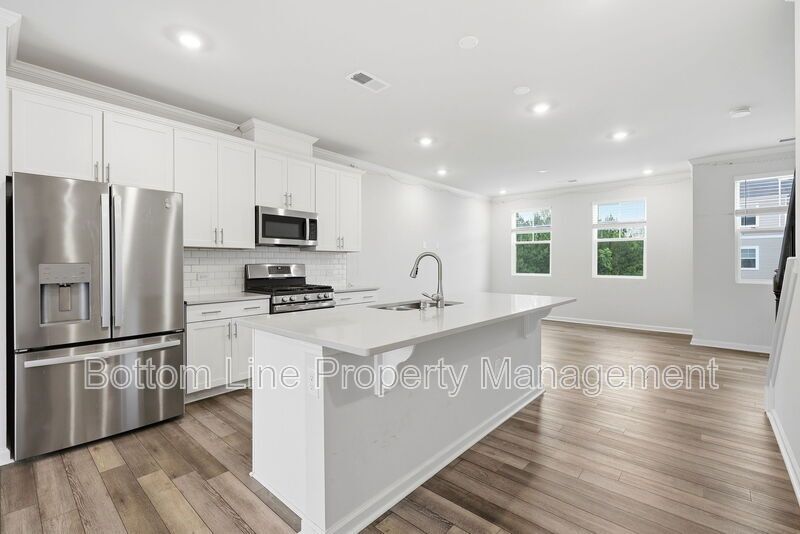 ✨ Beautiful 3BR/2.5BA Townhome w/ 1-Car Garage in Prime Durham Location! ✨ property image