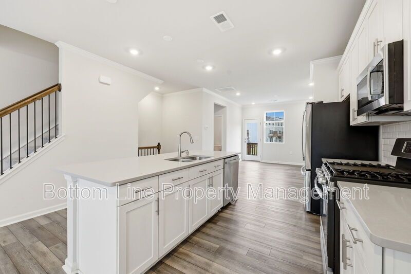 ✨ Beautiful 3BR/2.5BA Townhome w/ 1-Car Garage in Prime Durham Location! ✨ property image