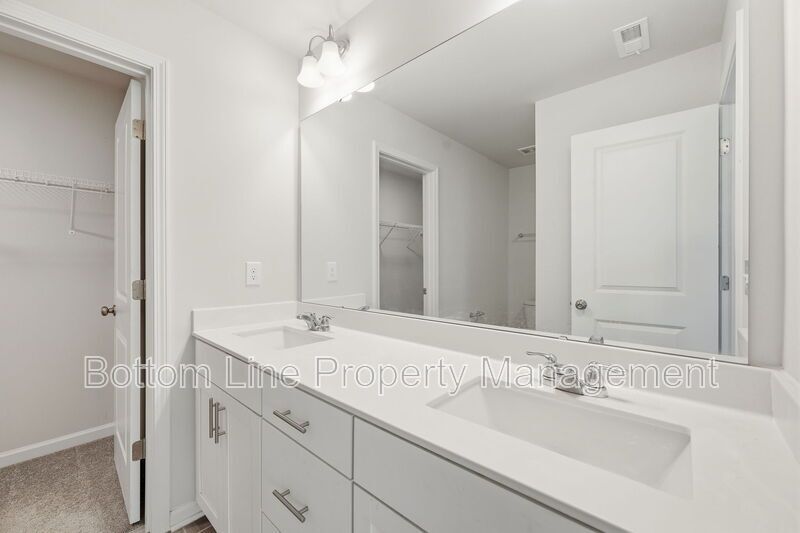 ✨ Beautiful 3BR/2.5BA Townhome w/ 1-Car Garage in Prime Durham Location! ✨ property image