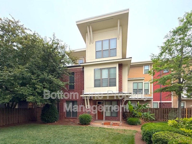 Charming 3 Bedroom 2.5 Bathroom Home For Rent property image