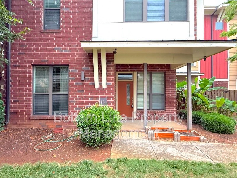 Charming 3 Bedroom 2.5 Bathroom Home For Rent property image