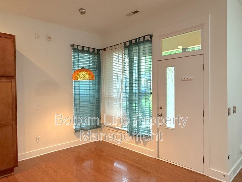 Charming 3 Bedroom 2.5 Bathroom Home For Rent property image