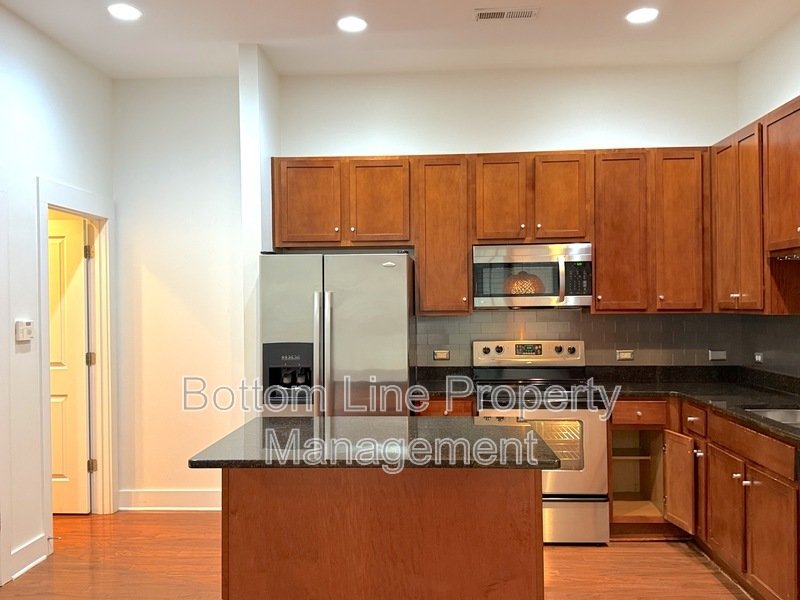 Charming 3 Bedroom 2.5 Bathroom Home For Rent property image