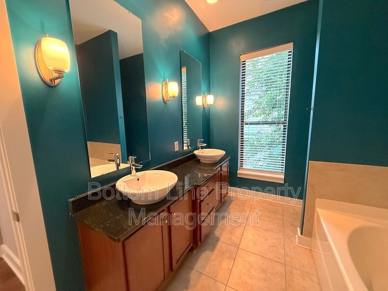 Charming 3 Bedroom 2.5 Bathroom Home For Rent property image