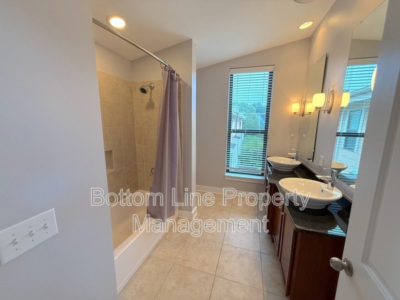 Charming 3 Bedroom 2.5 Bathroom Home For Rent property image