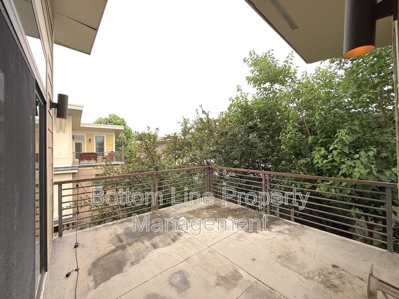 Charming 3 Bedroom 2.5 Bathroom Home For Rent property image