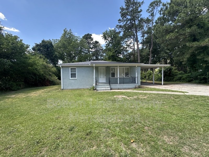 Charming 3BR Home with Sunroom & Detached Garage in Convenient Fayetteville Location property image