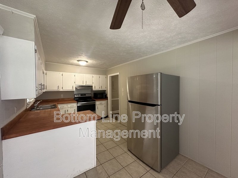 Charming 3BR Home with Sunroom & Detached Garage in Convenient Fayetteville Location property image