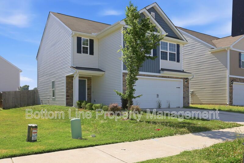 Beautiful 3BR/2.5BA Home in Zebulon with 2-Car Garage & Granite Counters property image