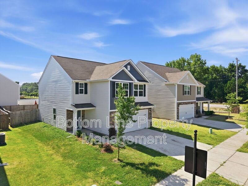 Beautiful 3BR/2.5BA Home in Zebulon with 2-Car Garage & Granite Counters property image