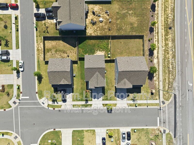 Beautiful 3BR/2.5BA Home in Zebulon with 2-Car Garage & Granite Counters property image